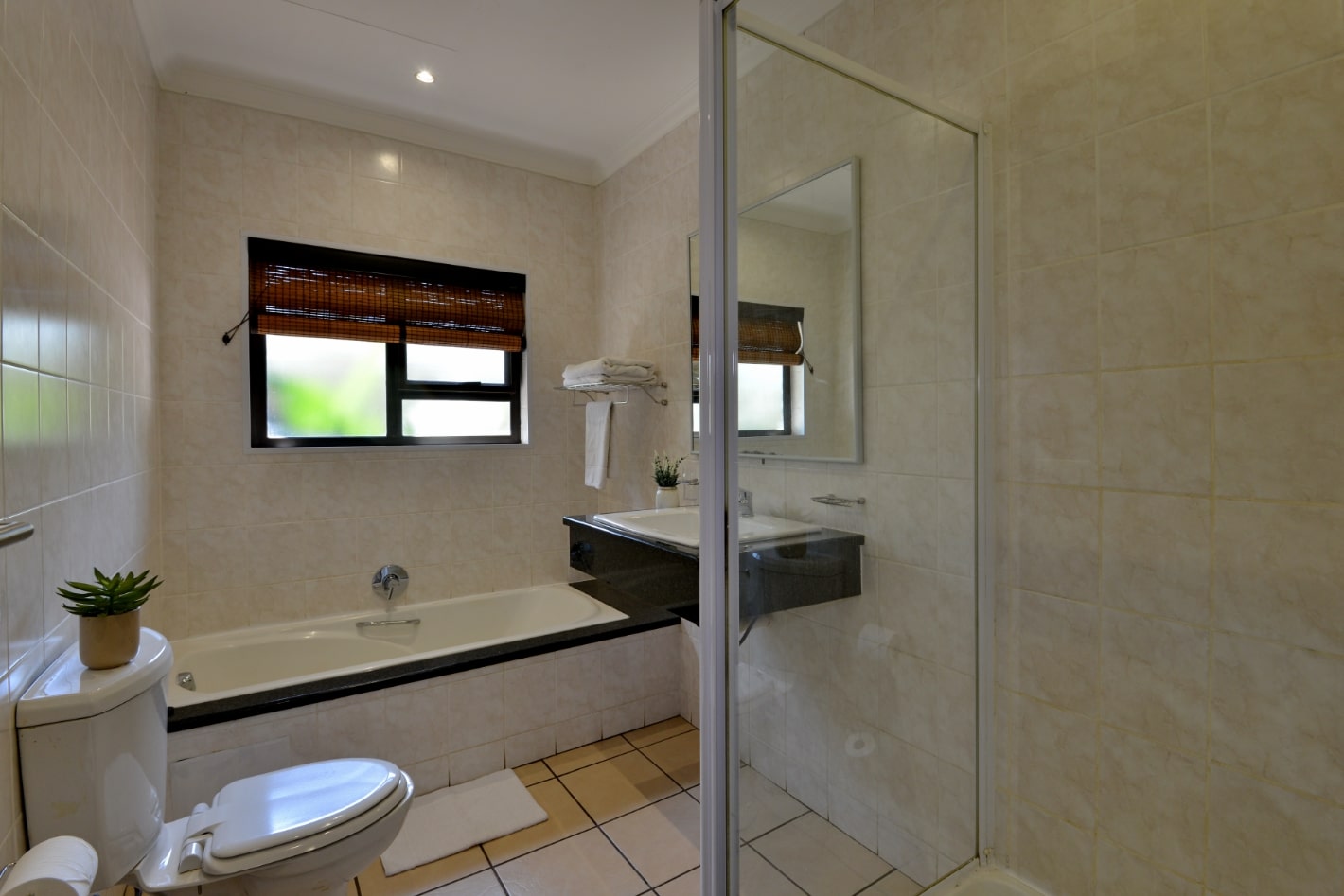 Hippo Bend 10 Sleeper Image 3-min