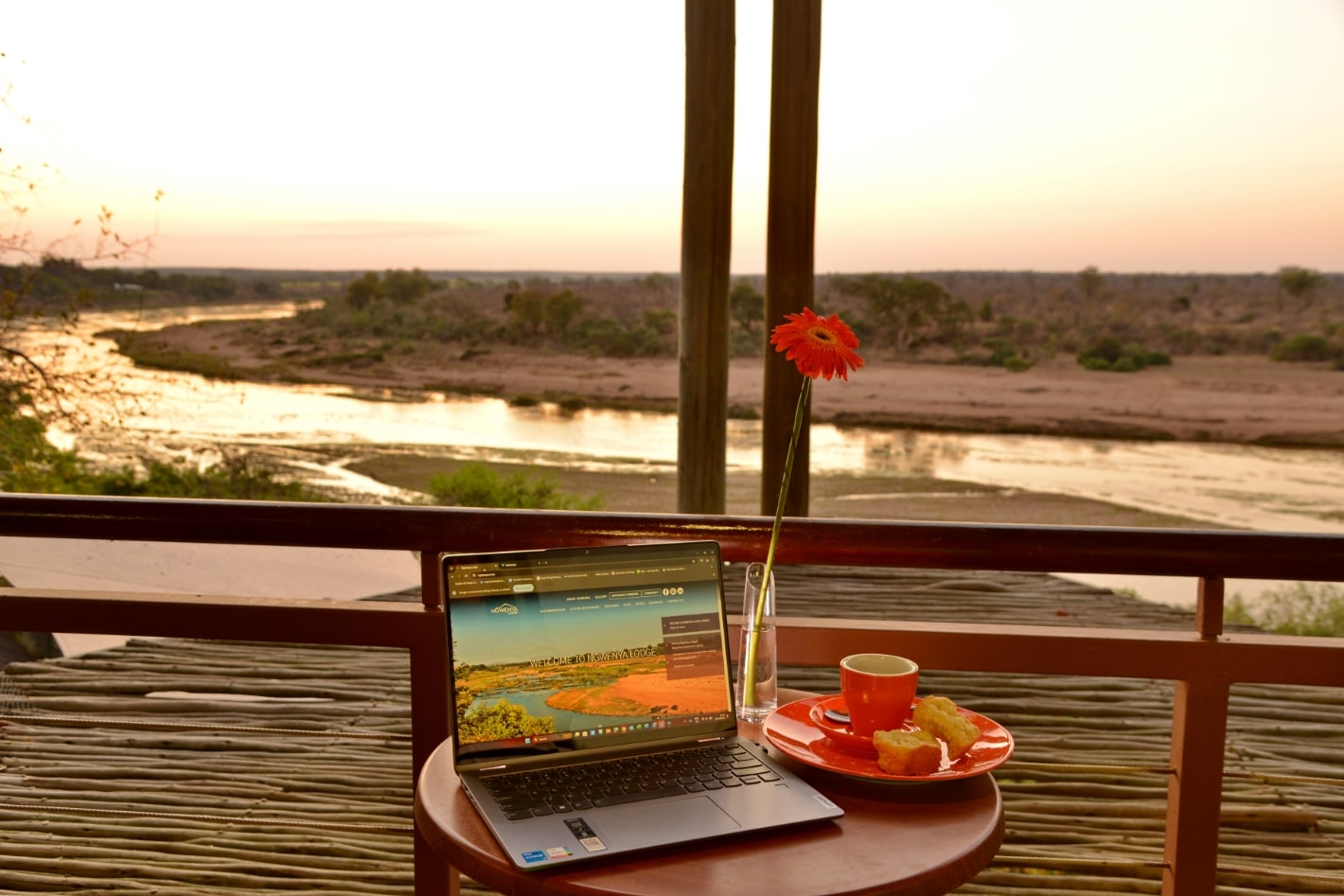 Hippo Bend 10 Sleeper Image 5-min