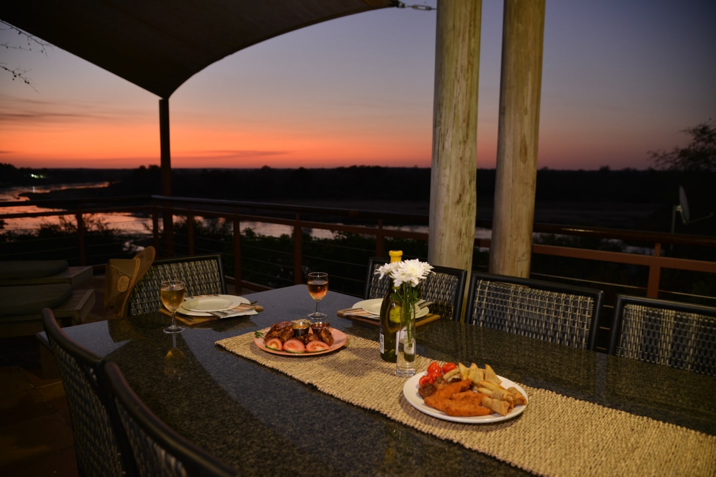 Hippo Bend 10 Sleeper Image 8-min