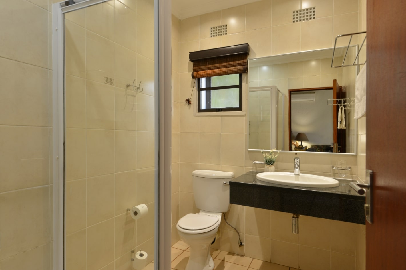 Pond View Chalets Image 7-min